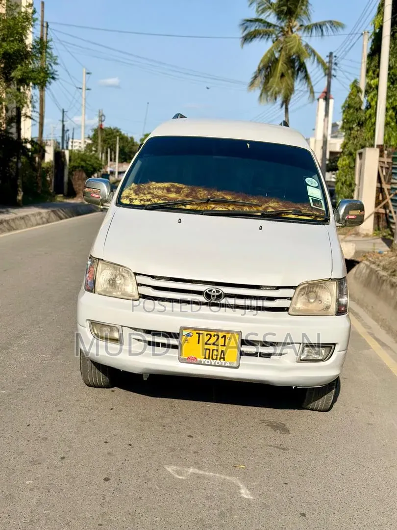 Toyota Noah 2002 White