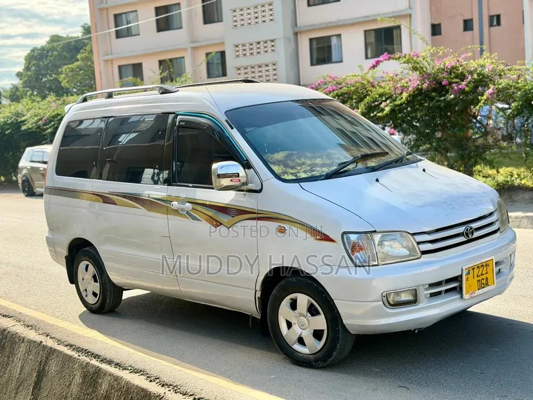 Toyota Noah 2002 White