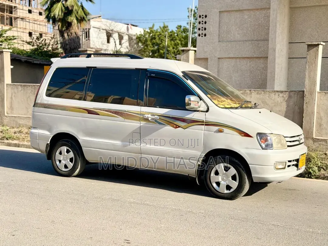 Toyota Noah 2002 White