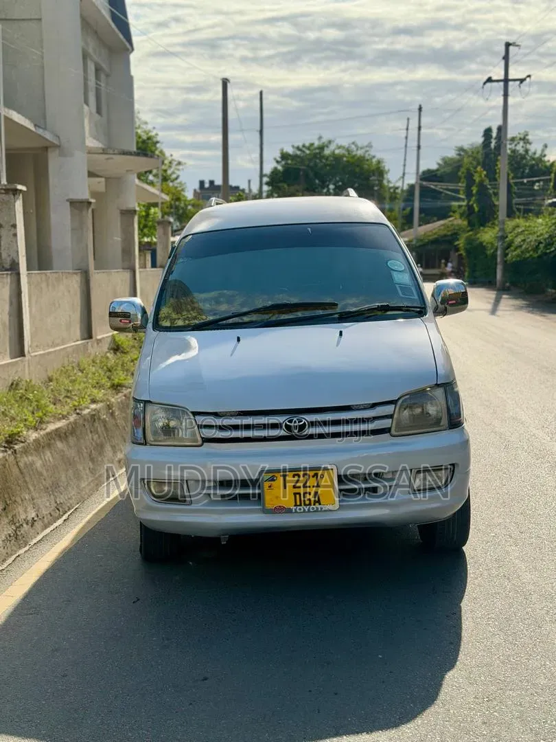 Toyota Noah 2002 White