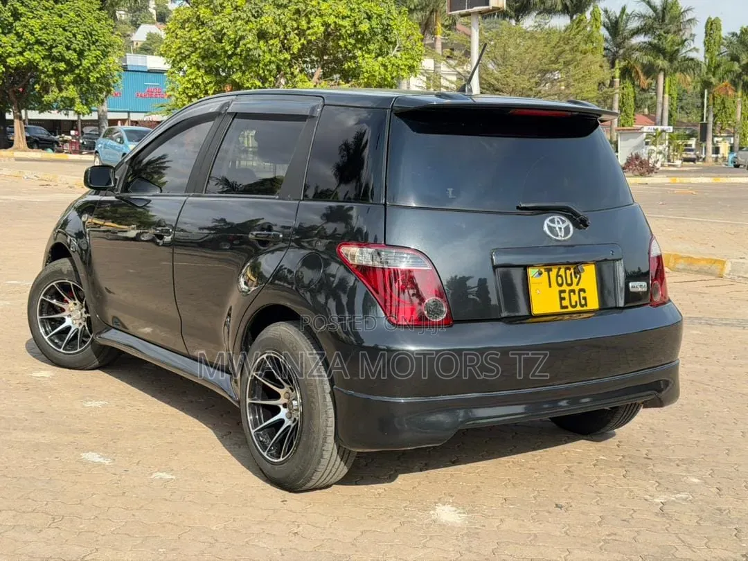Toyota IST 2005 Black