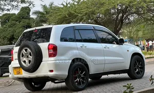 Toyota RAV4 2002 White