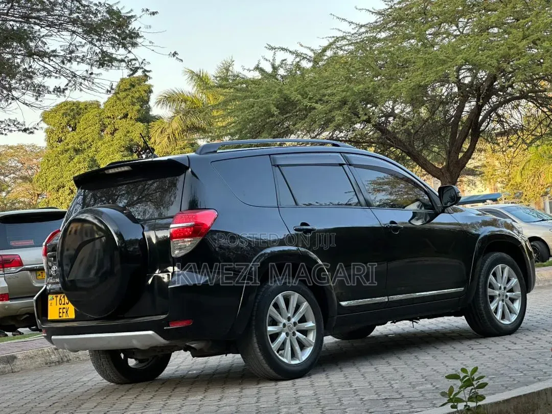 Toyota Vanguard 2010 Black
