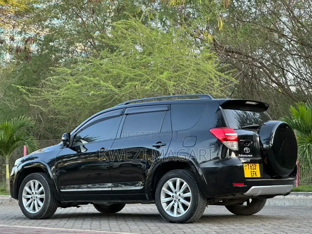 Toyota Vanguard 2010 Black