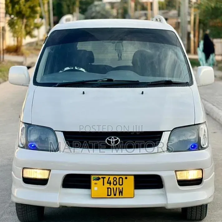 Toyota Noah 2001 White