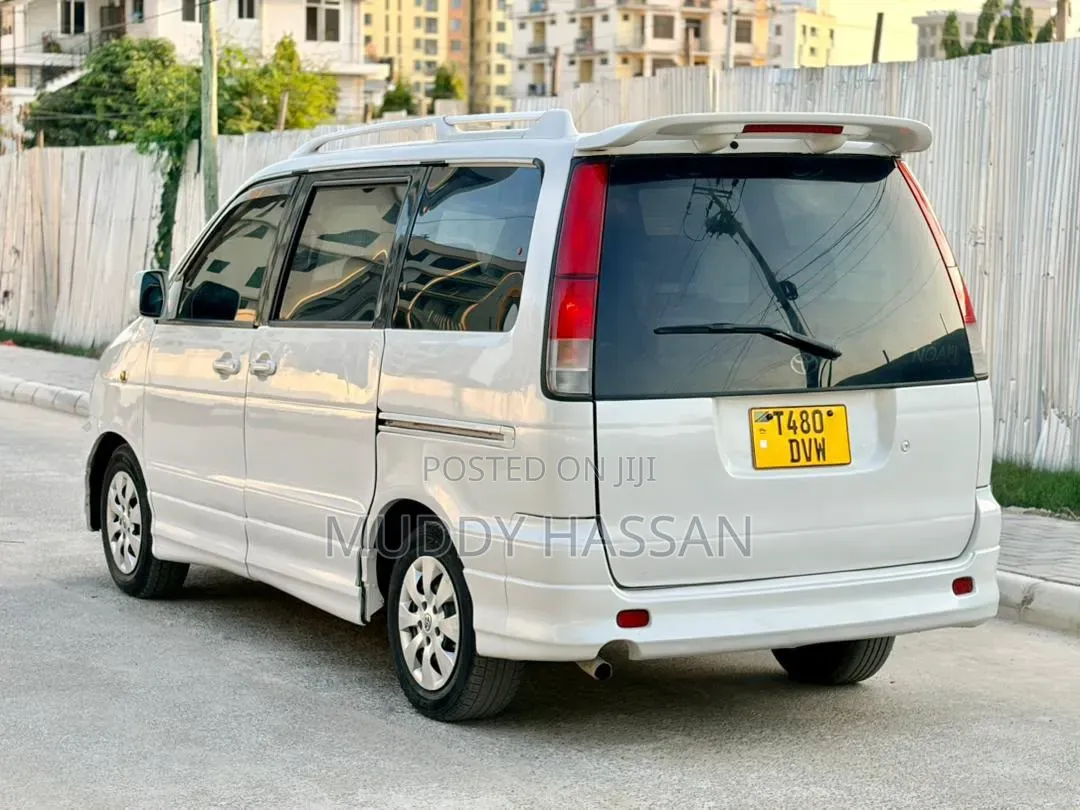 Toyota Noah 2002 White
