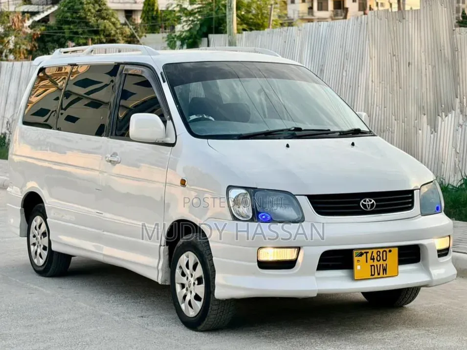 Toyota Noah 2002 White