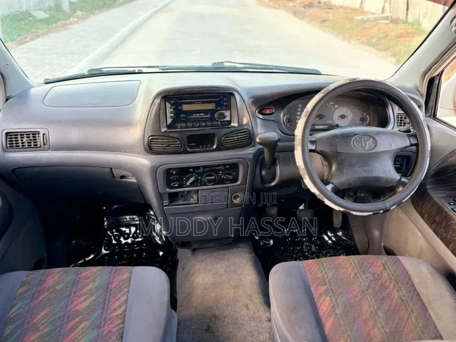 Toyota Noah 2002 White