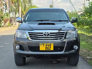 Toyota Hilux 2015 Gray