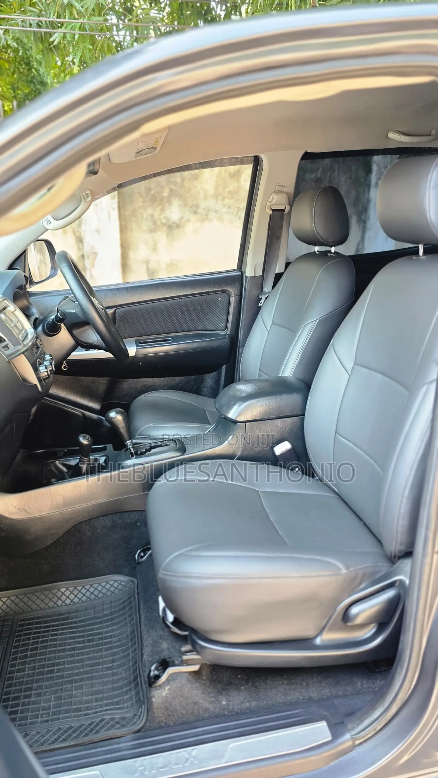 Toyota Hilux 2015 Gray
