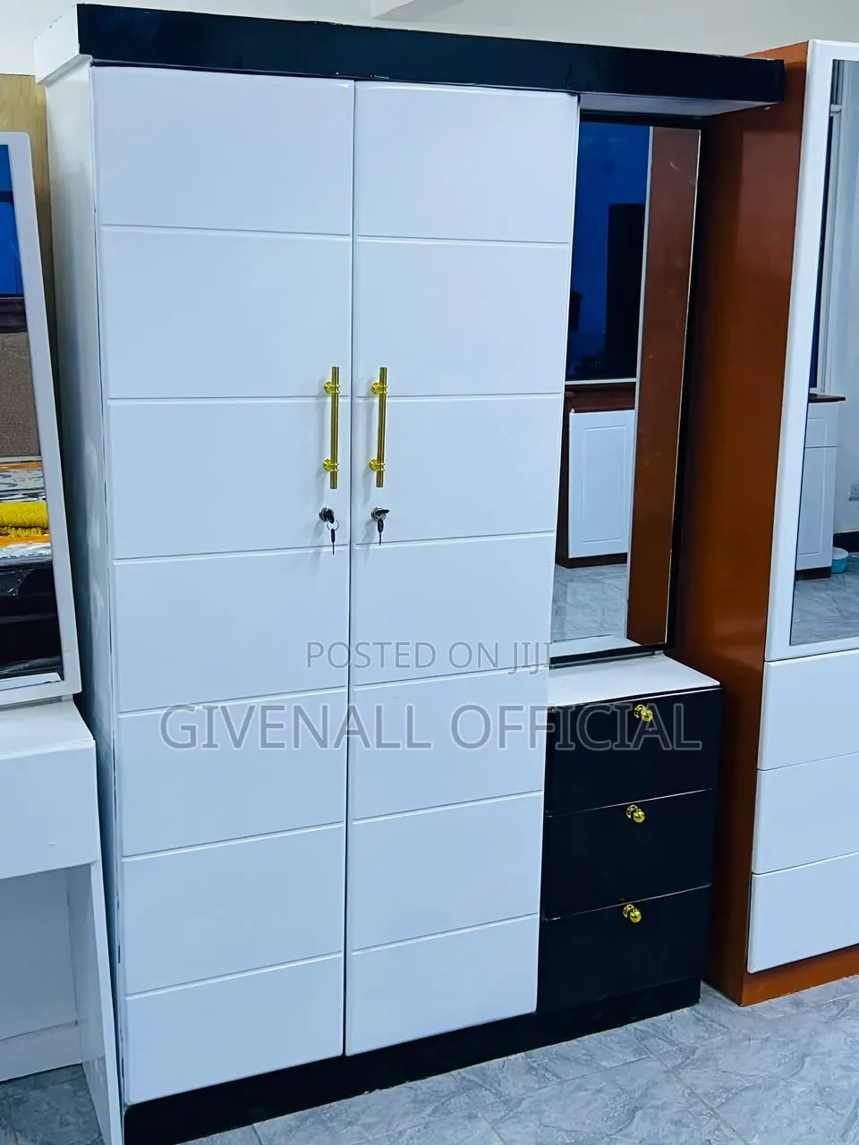 Ofa Ofa = Kabati La Nguo La Mbao Imara Lenye Sehemu Dressing Table
