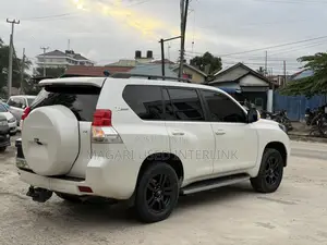 Toyota Land Cruiser Prado 2010 Pearl