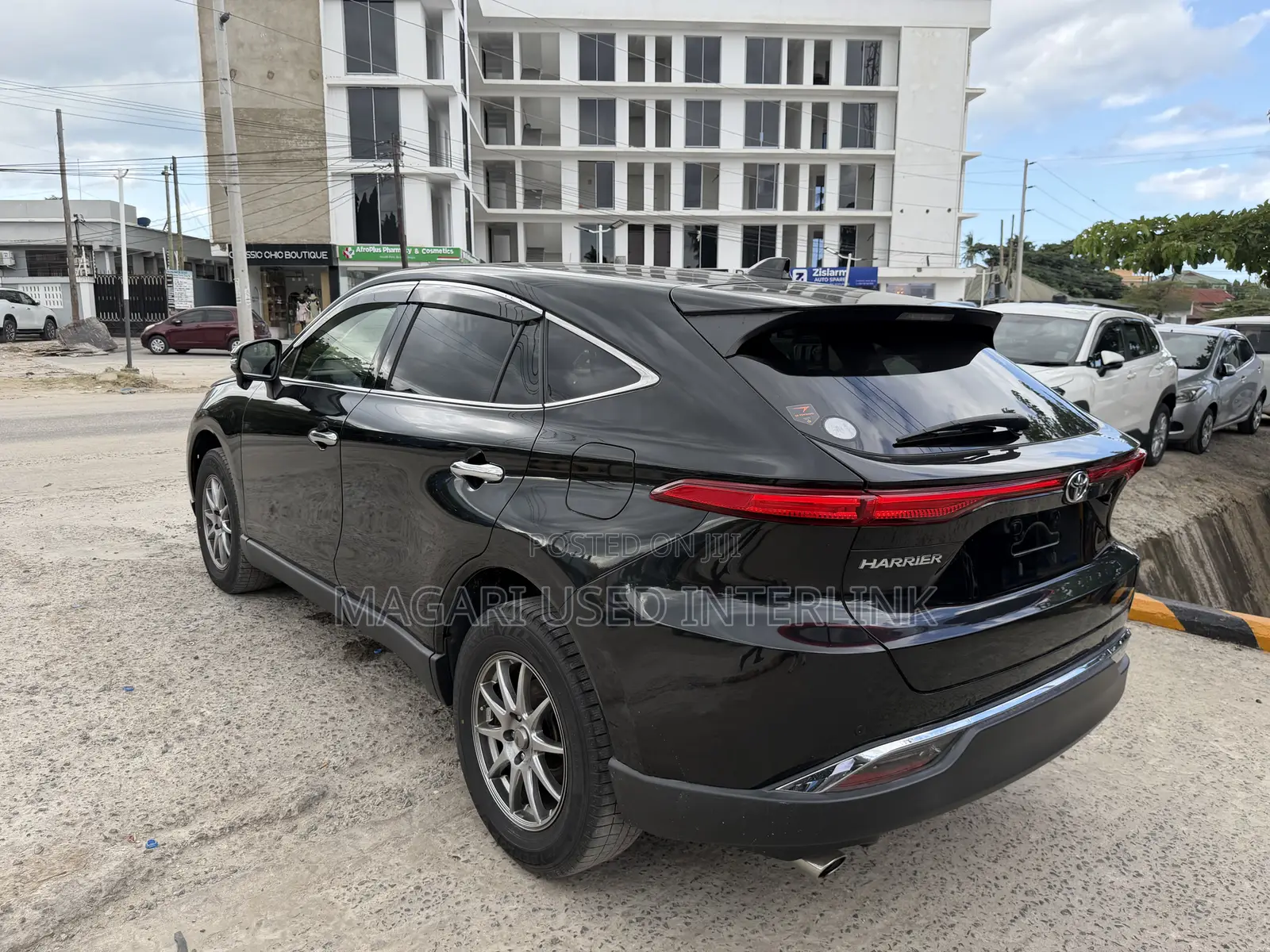 Toyota Harrier 2.0 2021 Black
