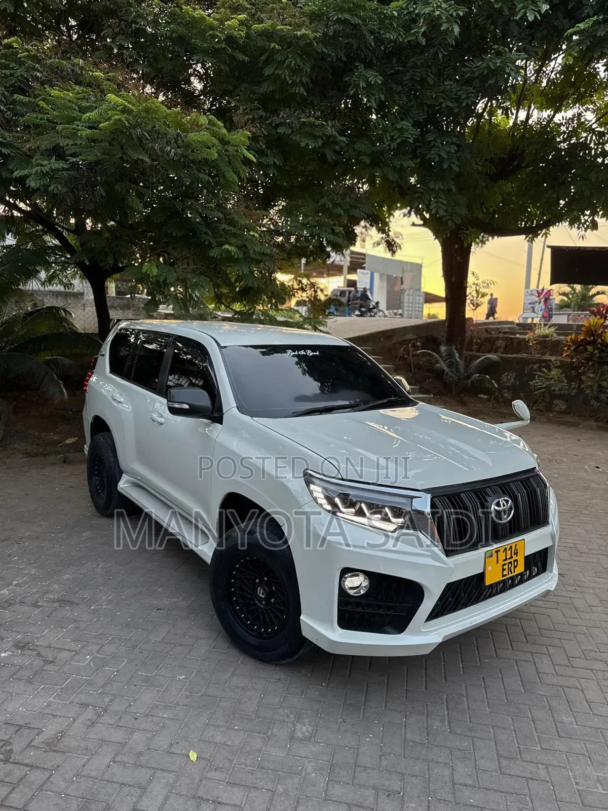 Toyota Land Cruiser Prado 2017 White