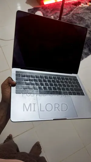 Laptop Apple MacBook Pro 2017 8GB Intel Core i5 SSD 256GB