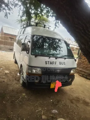 Toyota HiAce 2006 White