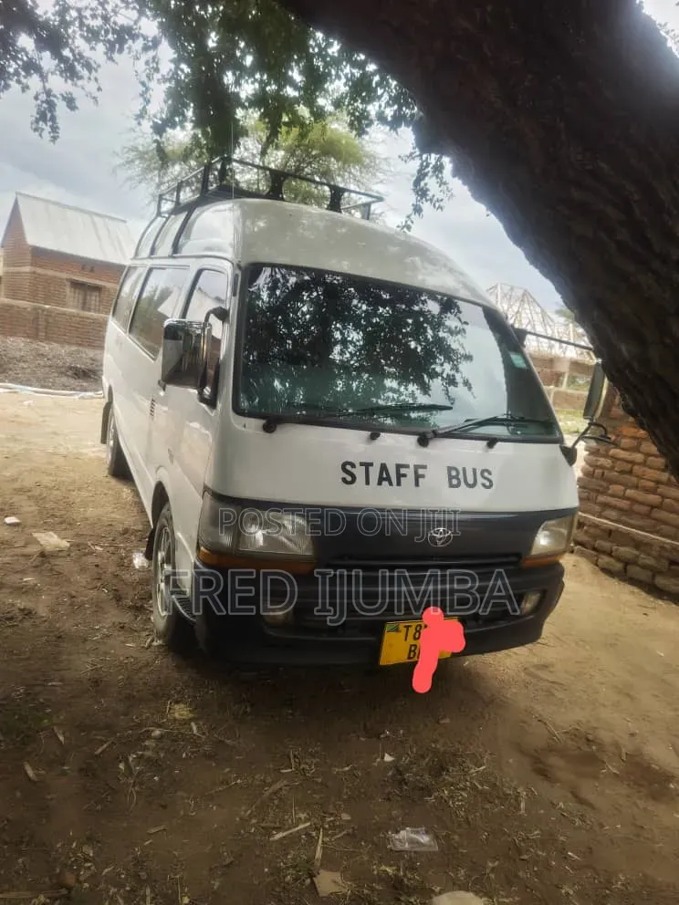 Toyota HiAce 2006 White