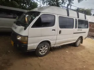 Toyota HiAce 2006 White