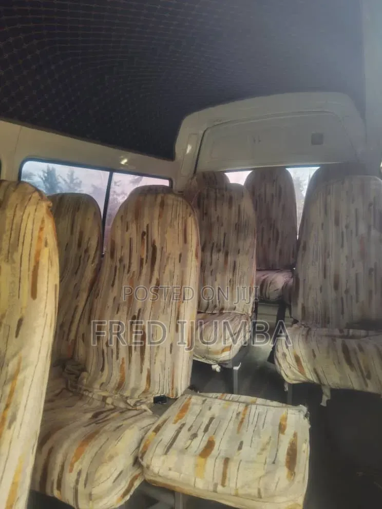 Toyota HiAce 2006 White