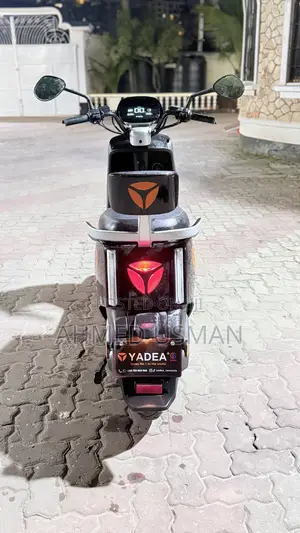Yadea E8S Pro 2025 Black
