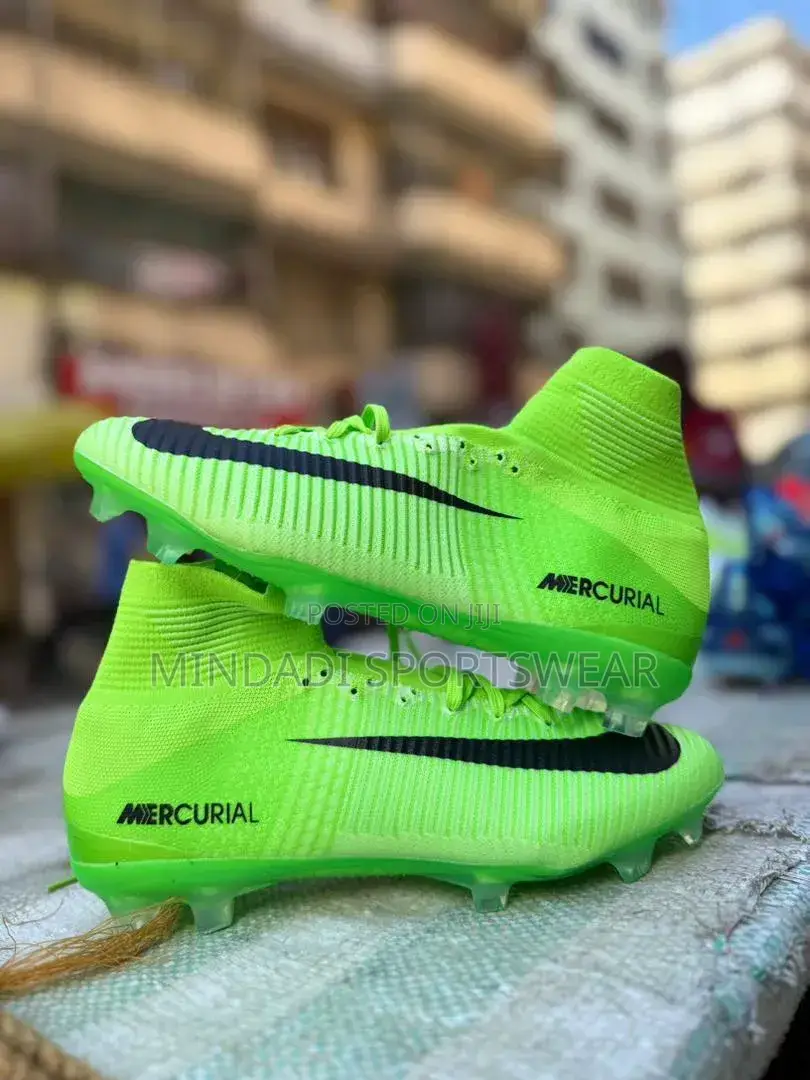 Football Shoes and Training (Viatu Vya Michezo)