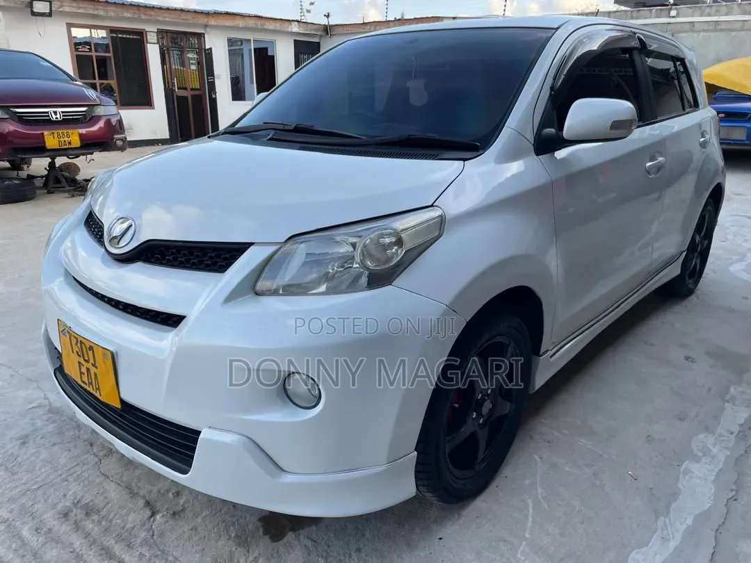 Toyota IST 2010 White