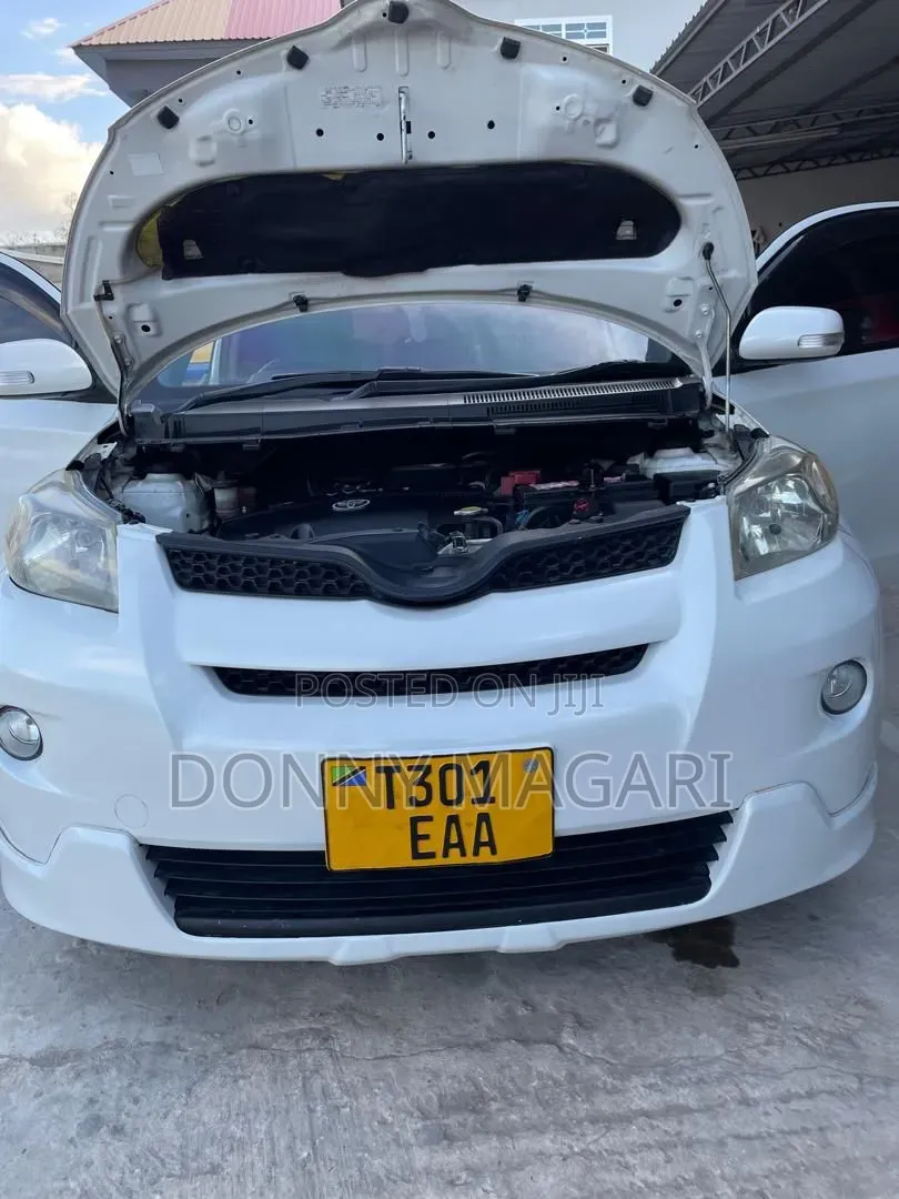 Toyota IST 2010 White