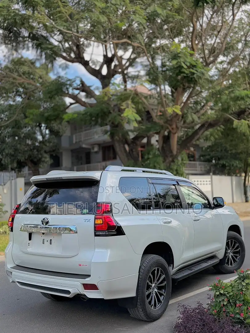 Toyota Land Cruiser Prado 2021 White