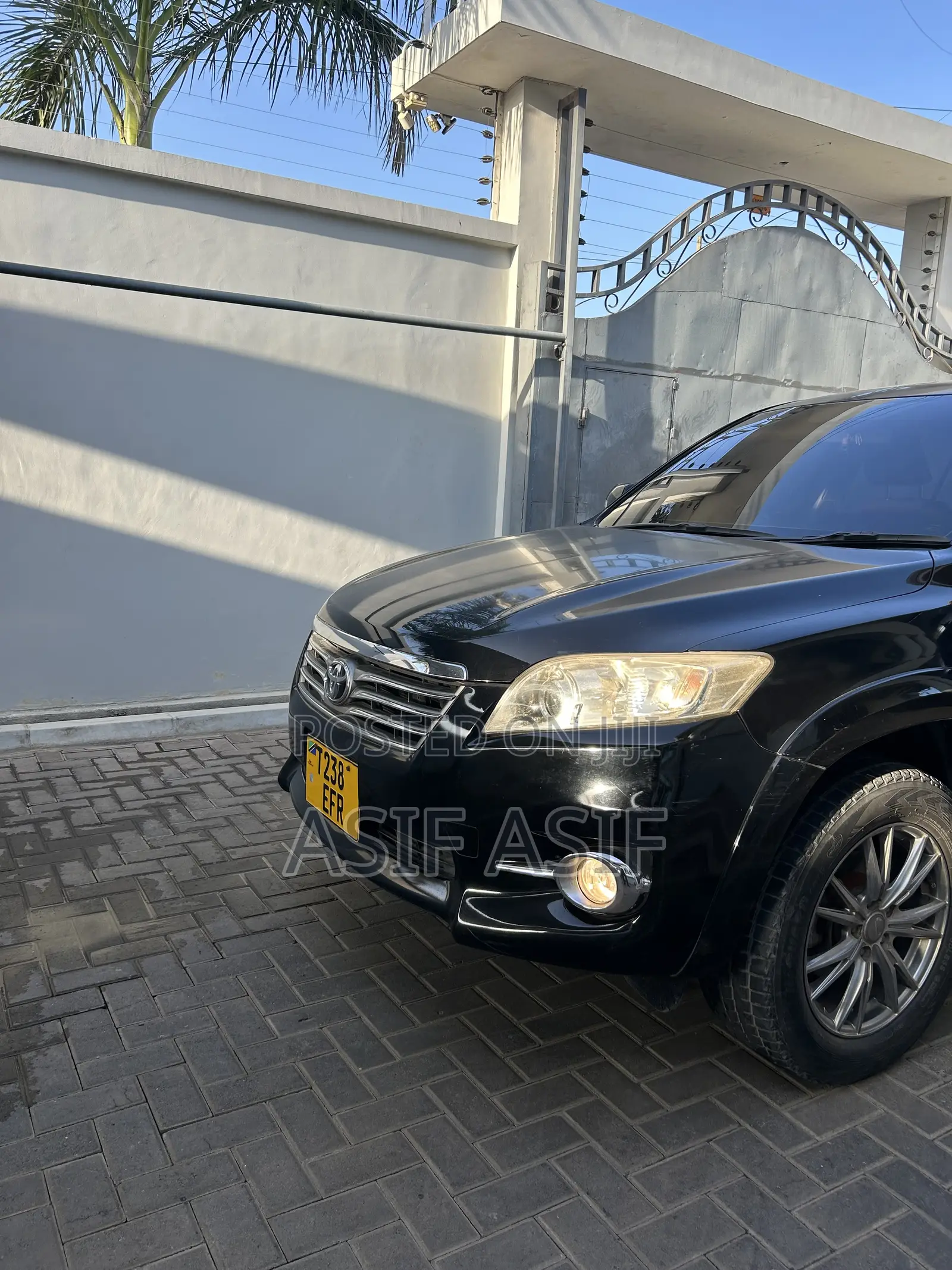 Toyota Vanguard 2012 Black