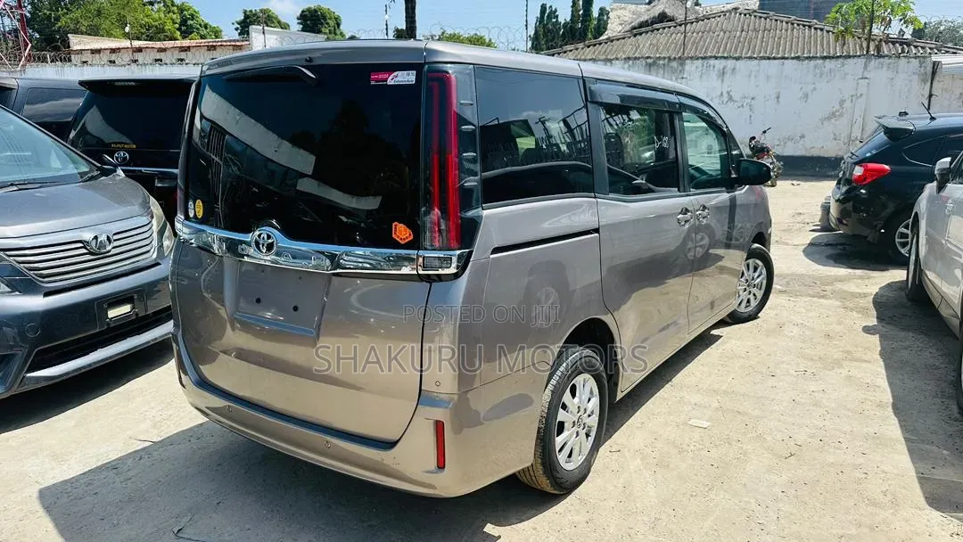 Toyota Noah 2020