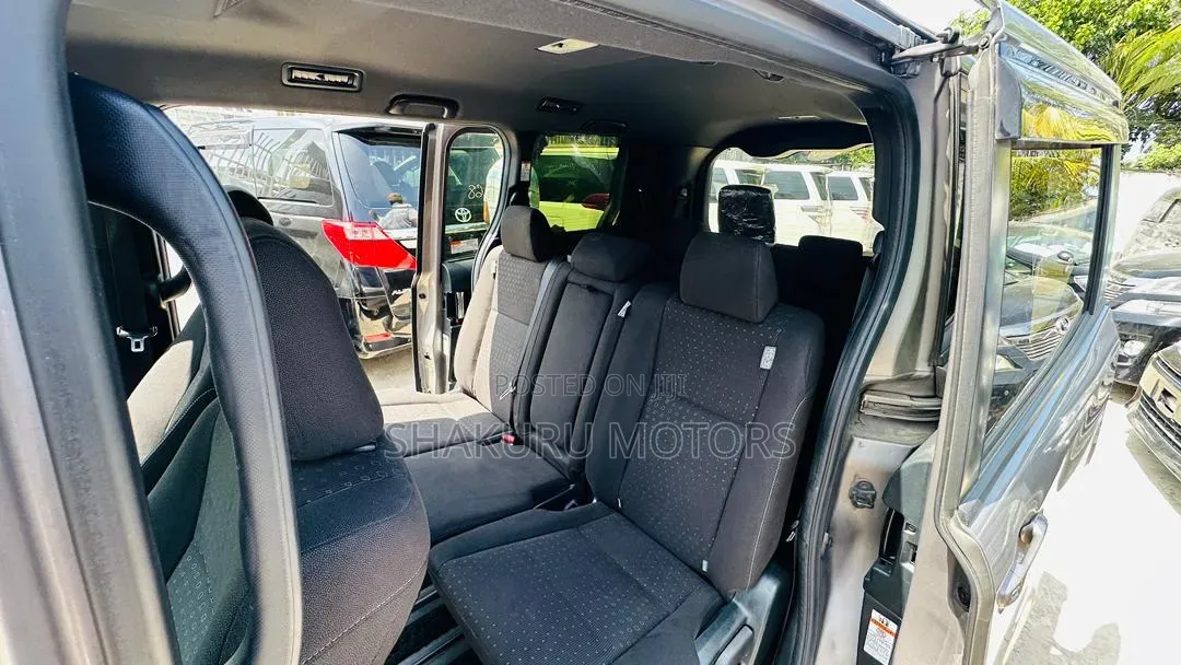 Toyota Noah 2020