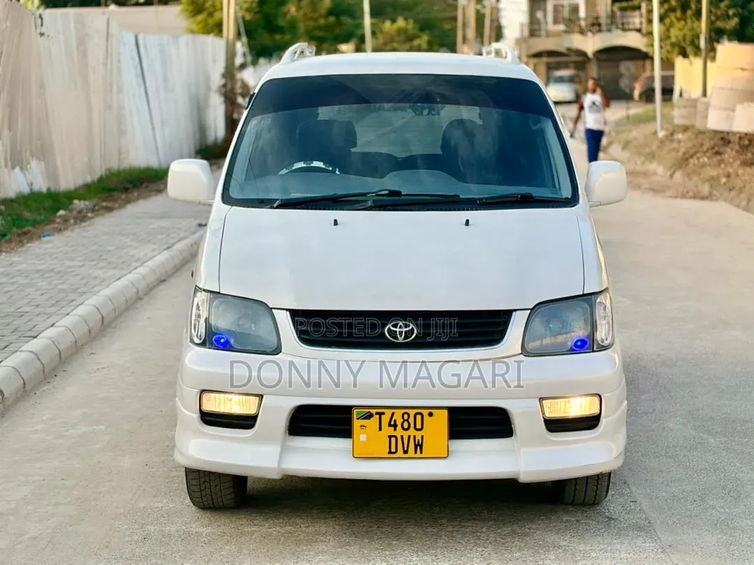 Toyota Noah 2001 White