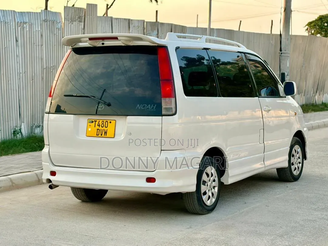 Toyota Noah 2001 White