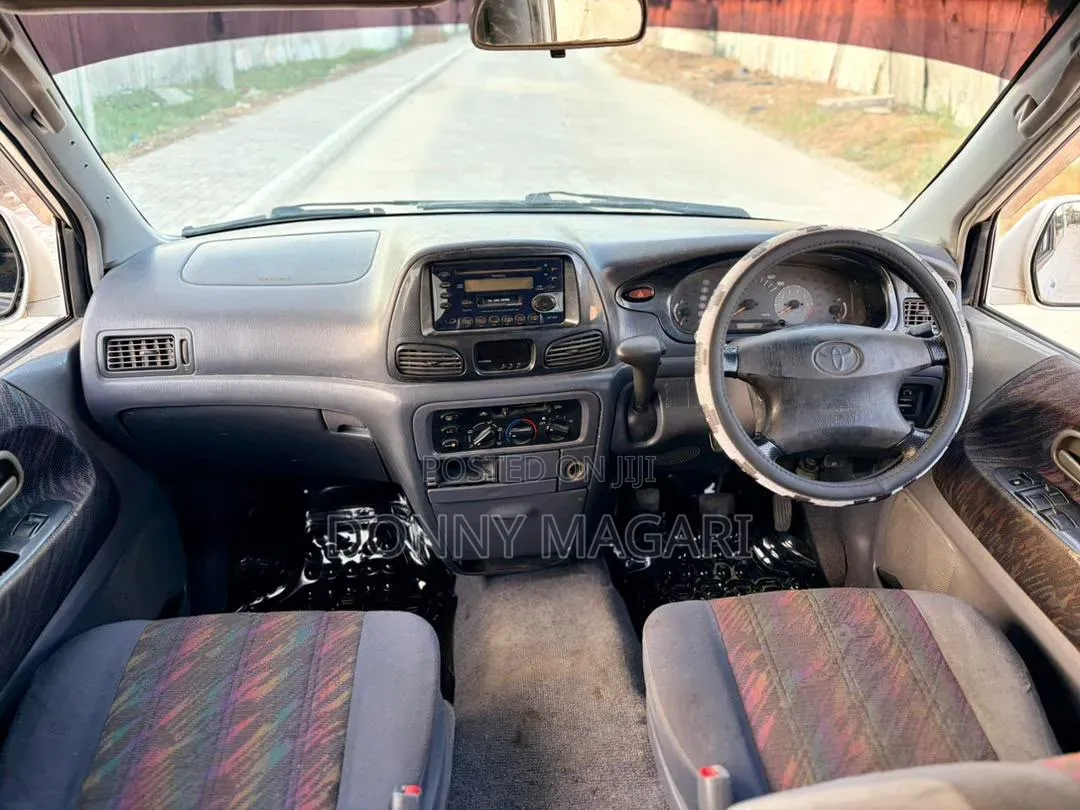 Toyota Noah 2001 White