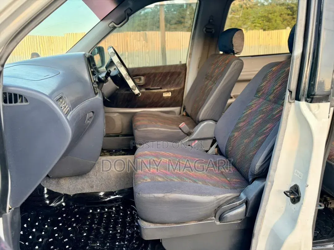 Toyota Noah 2001 White