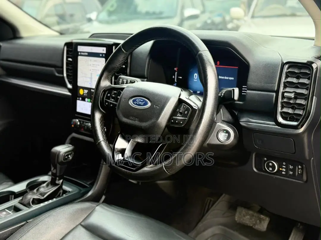 Ford Everest 2023 Gray