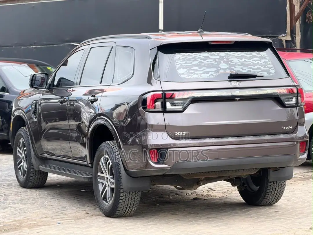 Ford Everest 2023 Gray