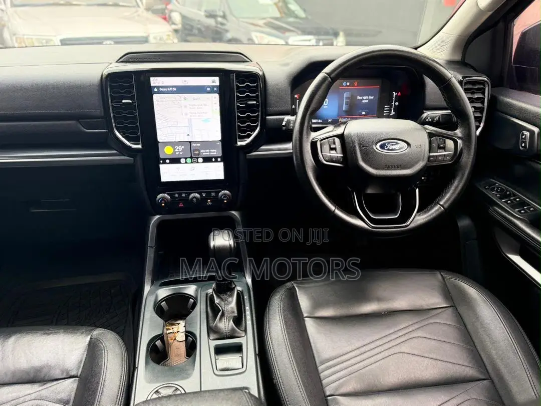 Ford Everest 2023 Gray
