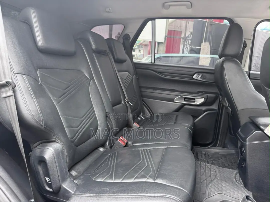 Ford Everest 2023 Gray