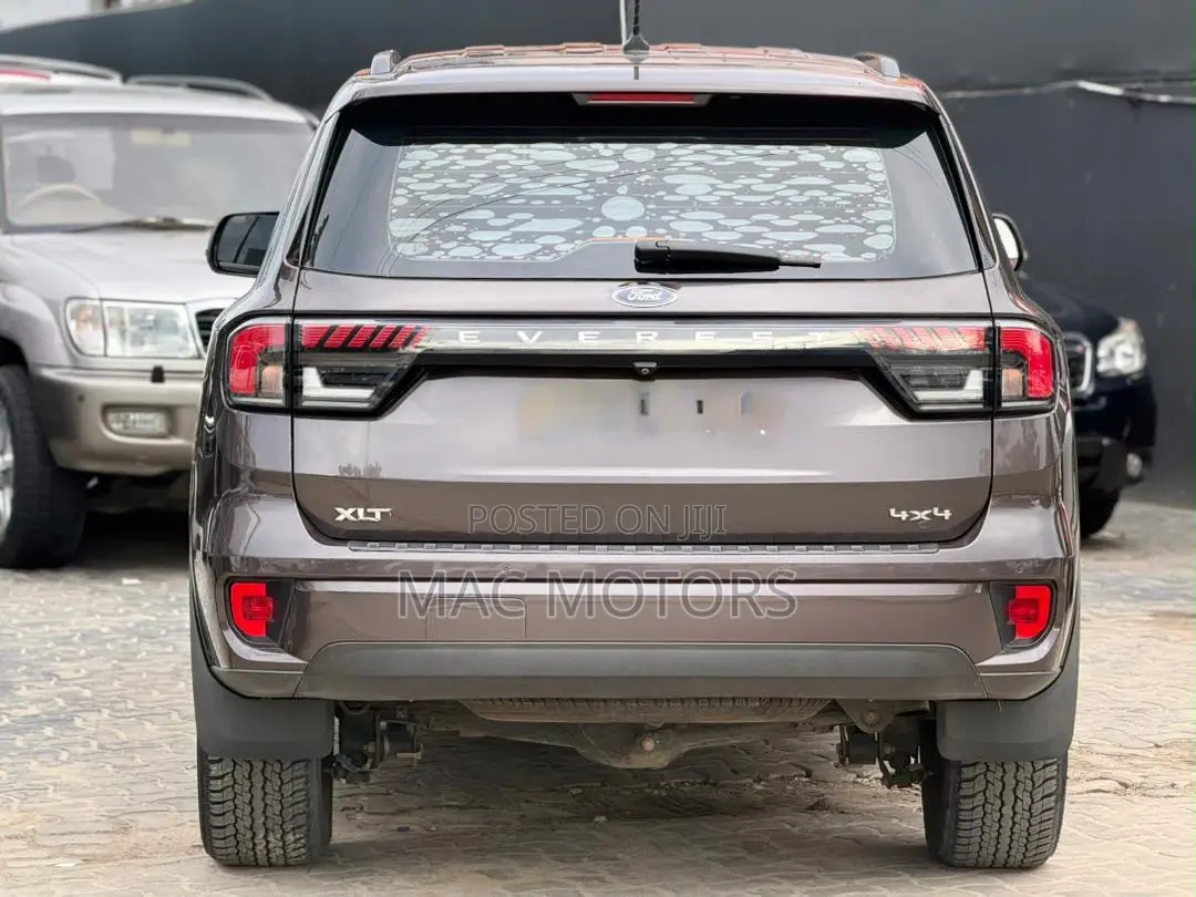 Ford Everest 2023 Gray