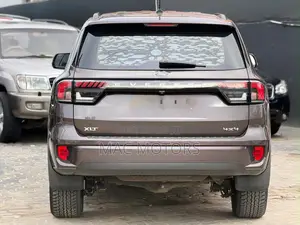 Ford Everest 2023 Gray