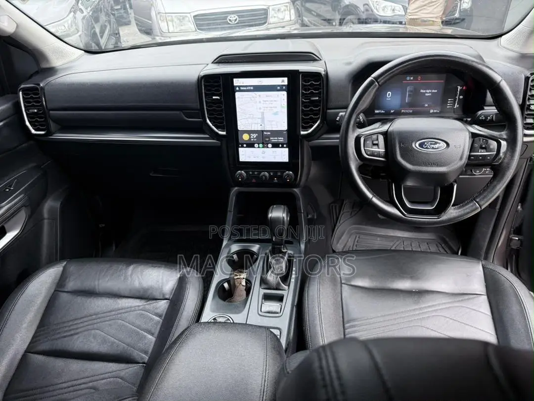 Ford Everest 2023 Gray