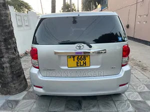 Toyota Corolla Rumion 2009 Silver