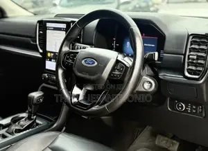 Ford Everest 2023 Gray