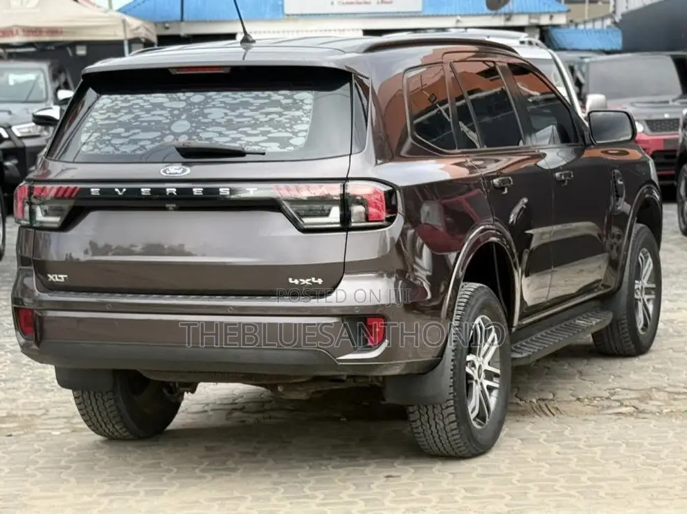 Ford Everest 2023 Gray