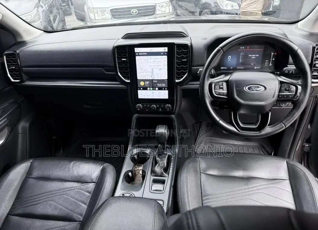 Ford Everest 2023 Gray