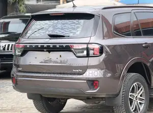 Ford Everest 2023 Gray