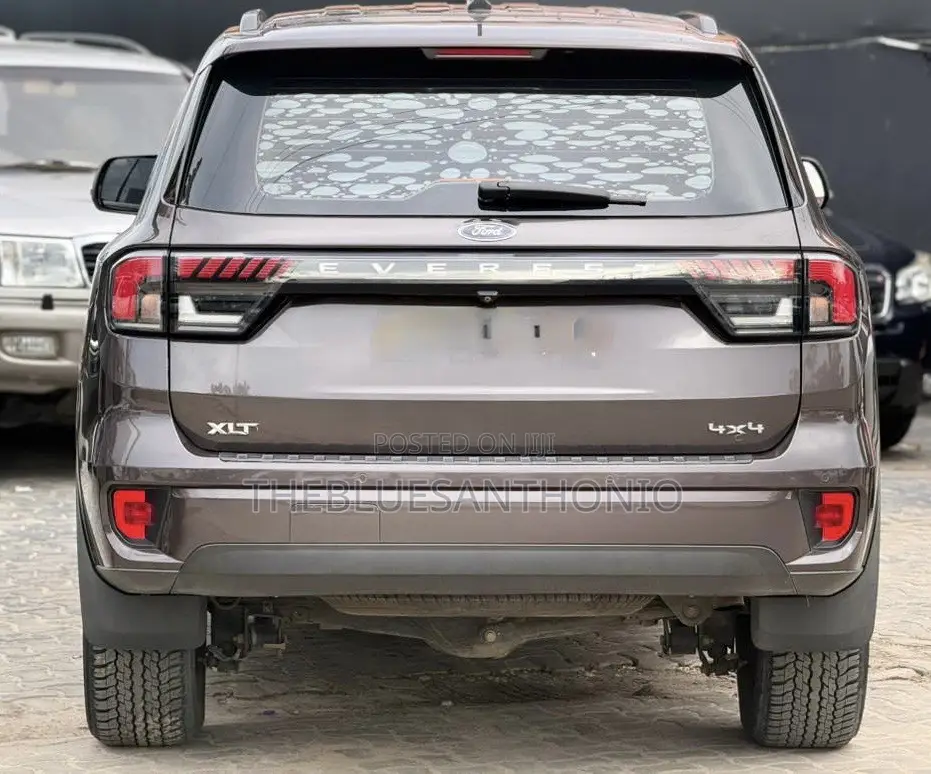 Ford Everest 2023 Gray