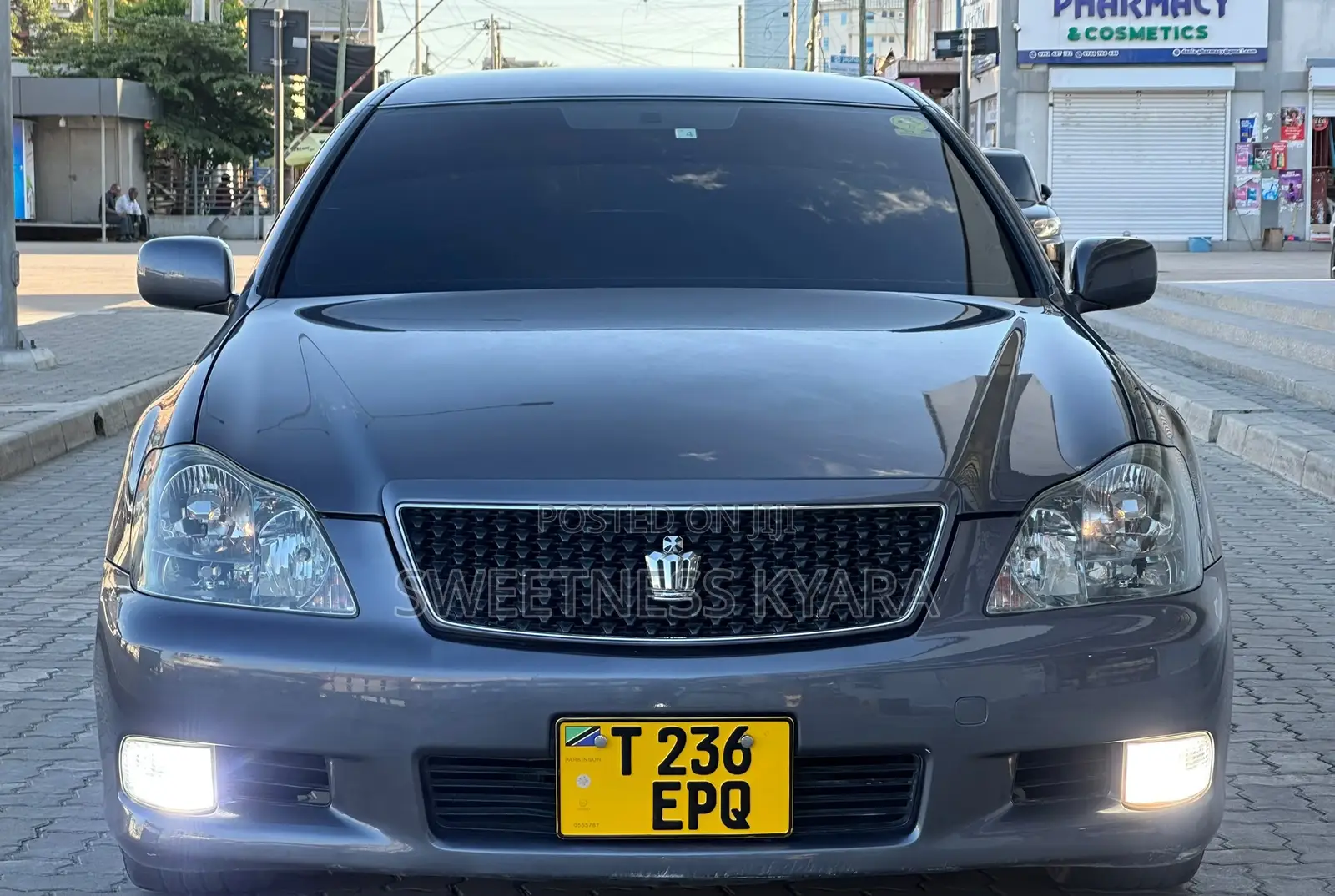 Toyota Crown 2006 Gray