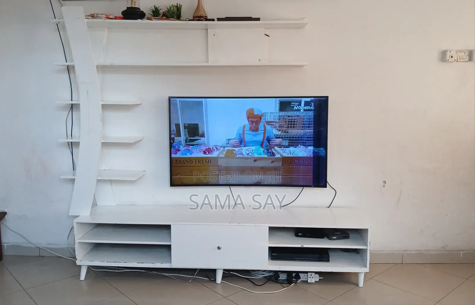 Tv Showcase / Tv Stands